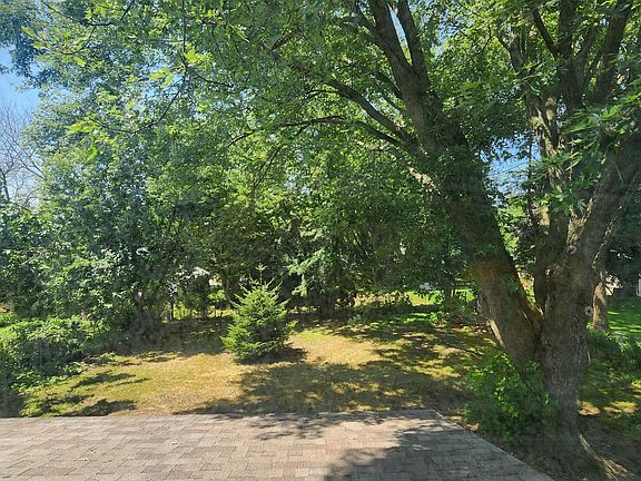 3rd image of 1404 City View Ct NE