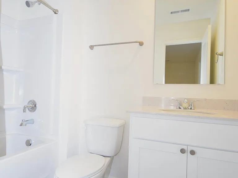 2400 Brookville Dr #B — Photo 8