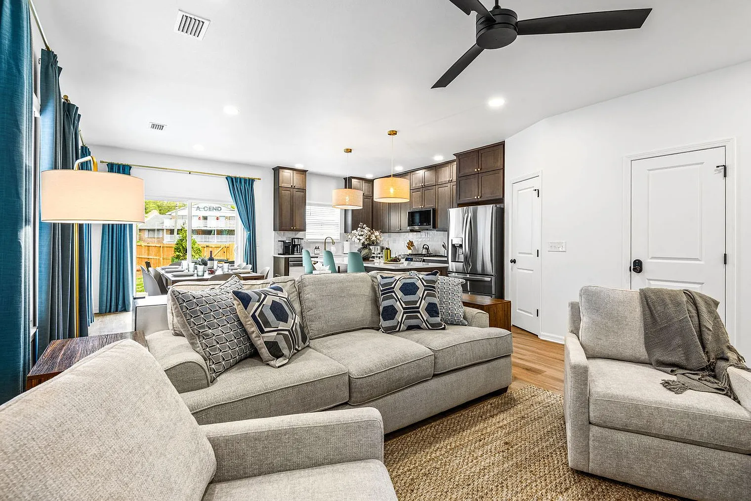 3 bed, 2.0 bath, 1528 sqft, $5,147 — Photo 3