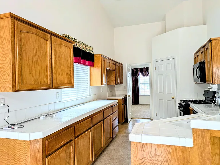 3462 Shaft St — Photo 6