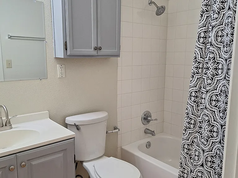 1410 E Mountain View Rd #4 — Photo 6