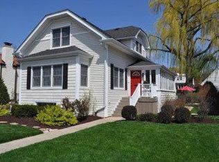 393 S Mitchell Ave, Elmhurst, IL 60126