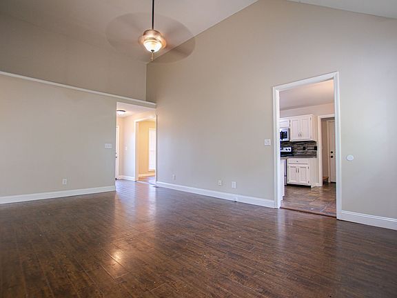 4th image of 4060 New Grange Cir