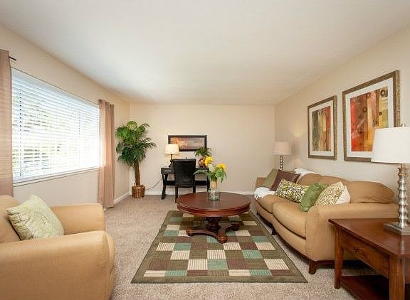 5th image of 3444 Madrid Dr