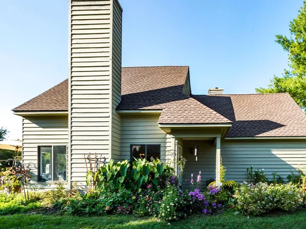 988 Amber Ridge Rd, Charlottesville, VA 22901