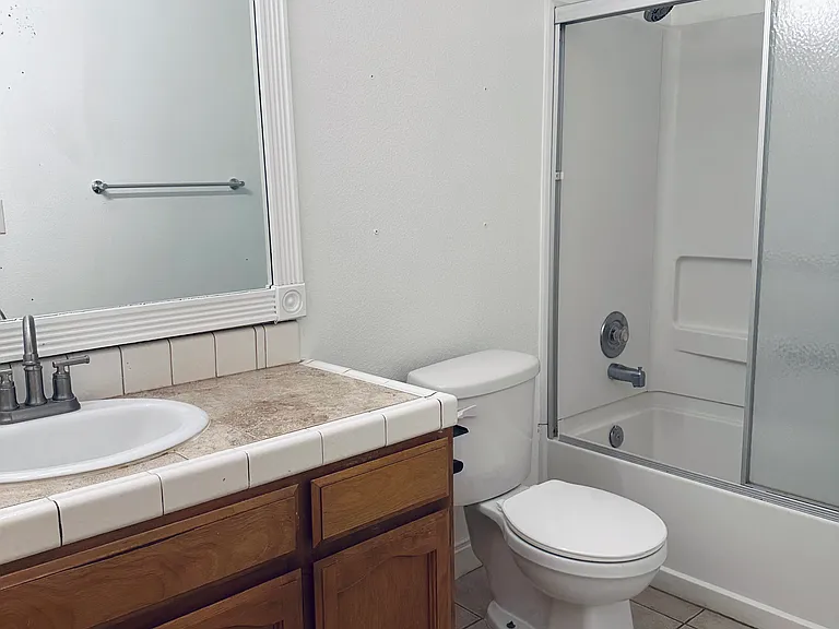 1270 Hawthorn St — Photo 13