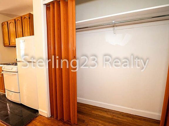 4th image of 4318 44th St APT 3E