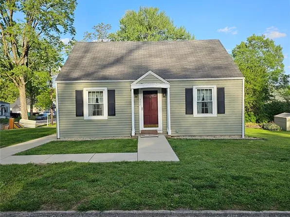 302 S Chamberlin St, Lebanon, IL 62254