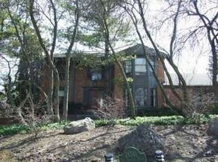 28241 New Bedford Dr, Farmington Hills, MI