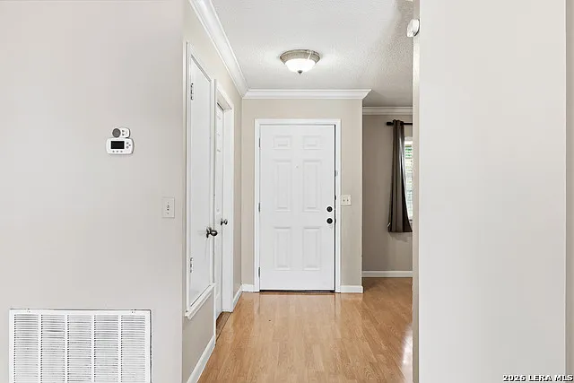 3 bed, 2.0 bath, 1754 sqft, $1,700 — Photo 2