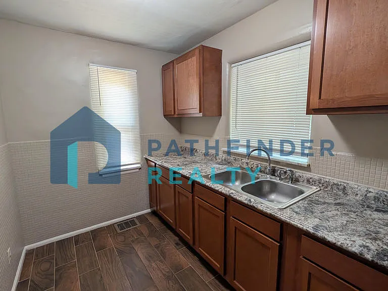53 W Maplewood Ave — Photo 7