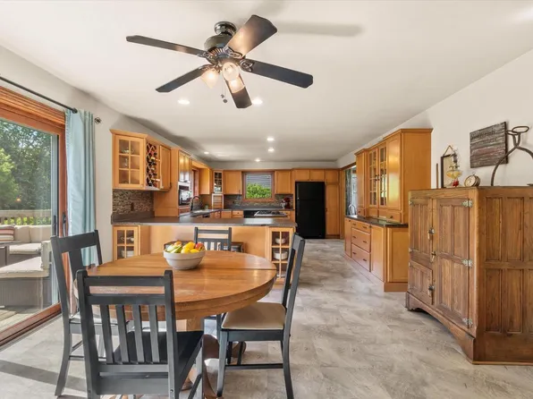 9574 S Fairway CIRCLE, Franklin, WI 53132