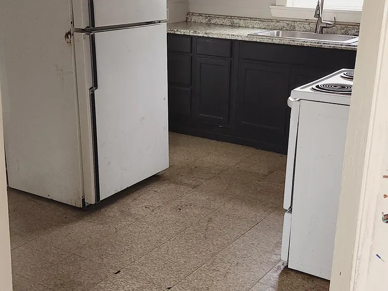 128 E Avenue D #1/2 — Photo 6