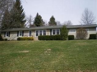 2010 Hillcrest Dr, Coshocton, OH 43812