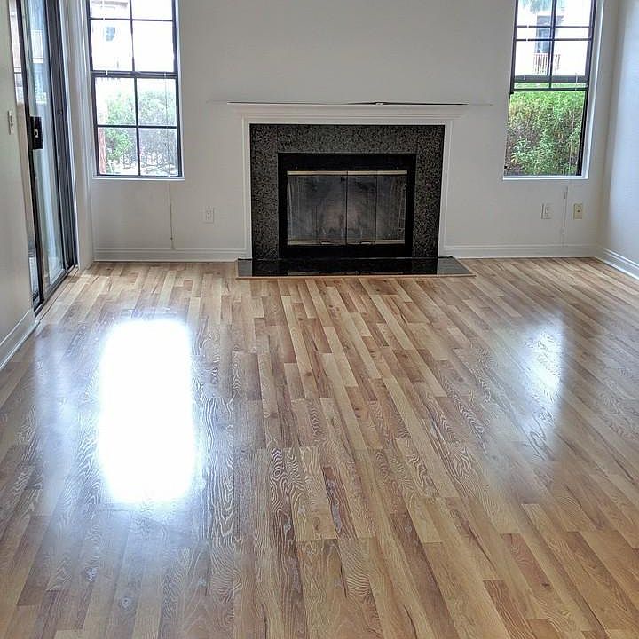 Living Room with fireplace