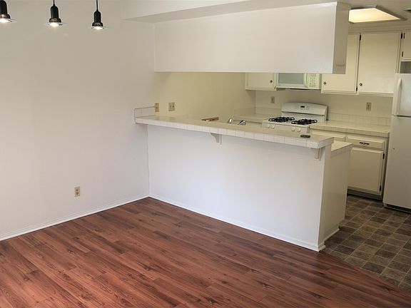 3rd image of 844 Magnolia Ave #14-1