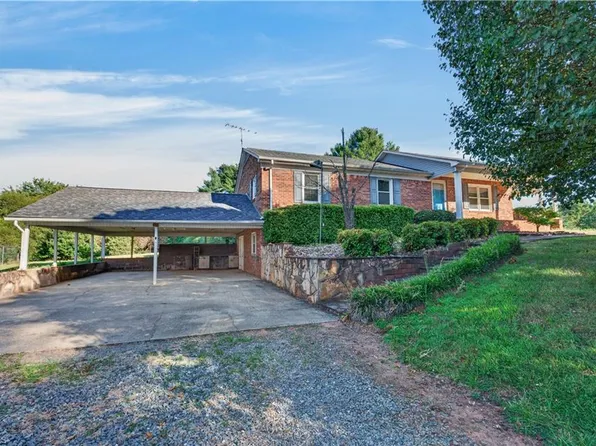 4472 State Highway 268, Pilot Mountain, NC 27041