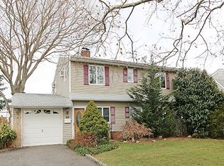 30 Pinecone Ln, Westbury, NY 11590
