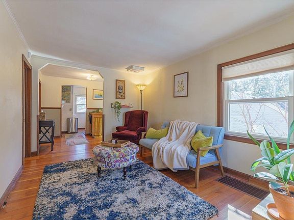 4th image of 1621 Loftsgordon Avenue