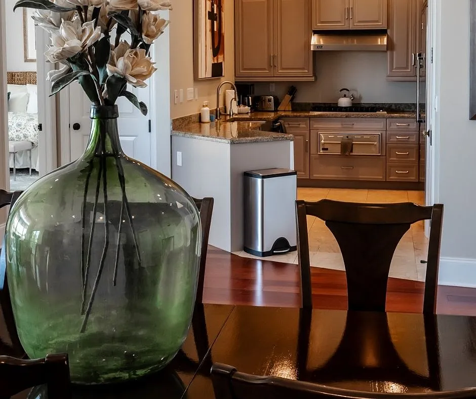 3 bed, 3.5 bath, 3265 sqft, $14,000 — Photo 2