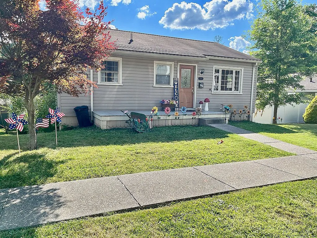 59 Pleasant Dr photo 1