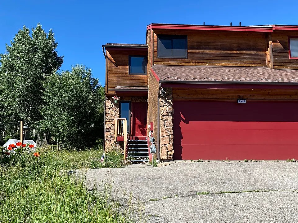 141 N Side Cir