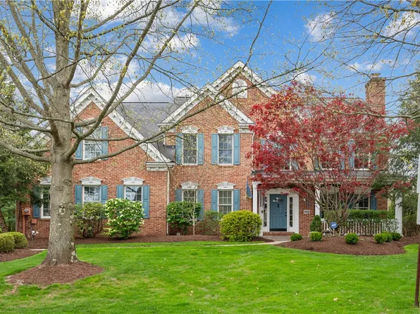 5800 Longview Cir, Bridgeville, PA 15017