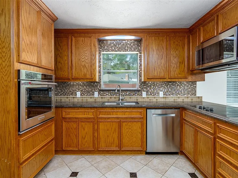 11602 Jaycreek Dr — Photo 8