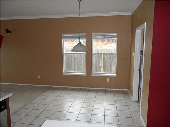 4th image of 313 Bubbling Brook Dr