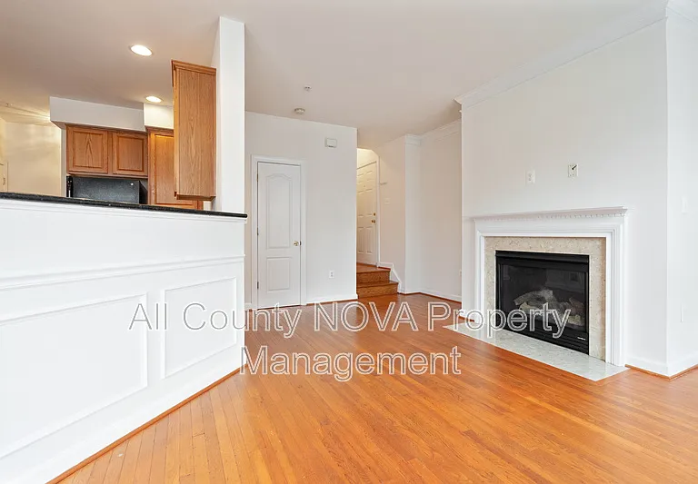 3546 Carriage Walk Ln #47-D — Photo 4