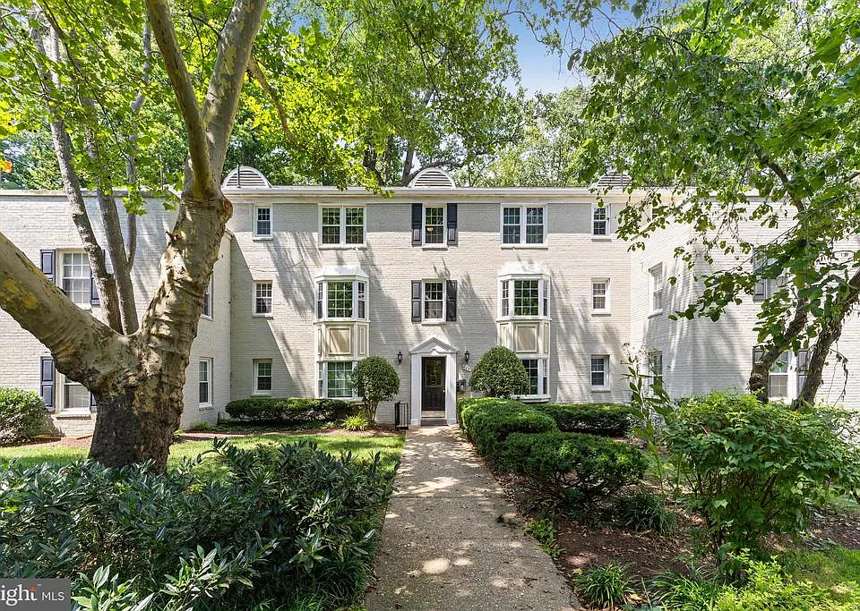 702 S Arlington Mill Dr #304