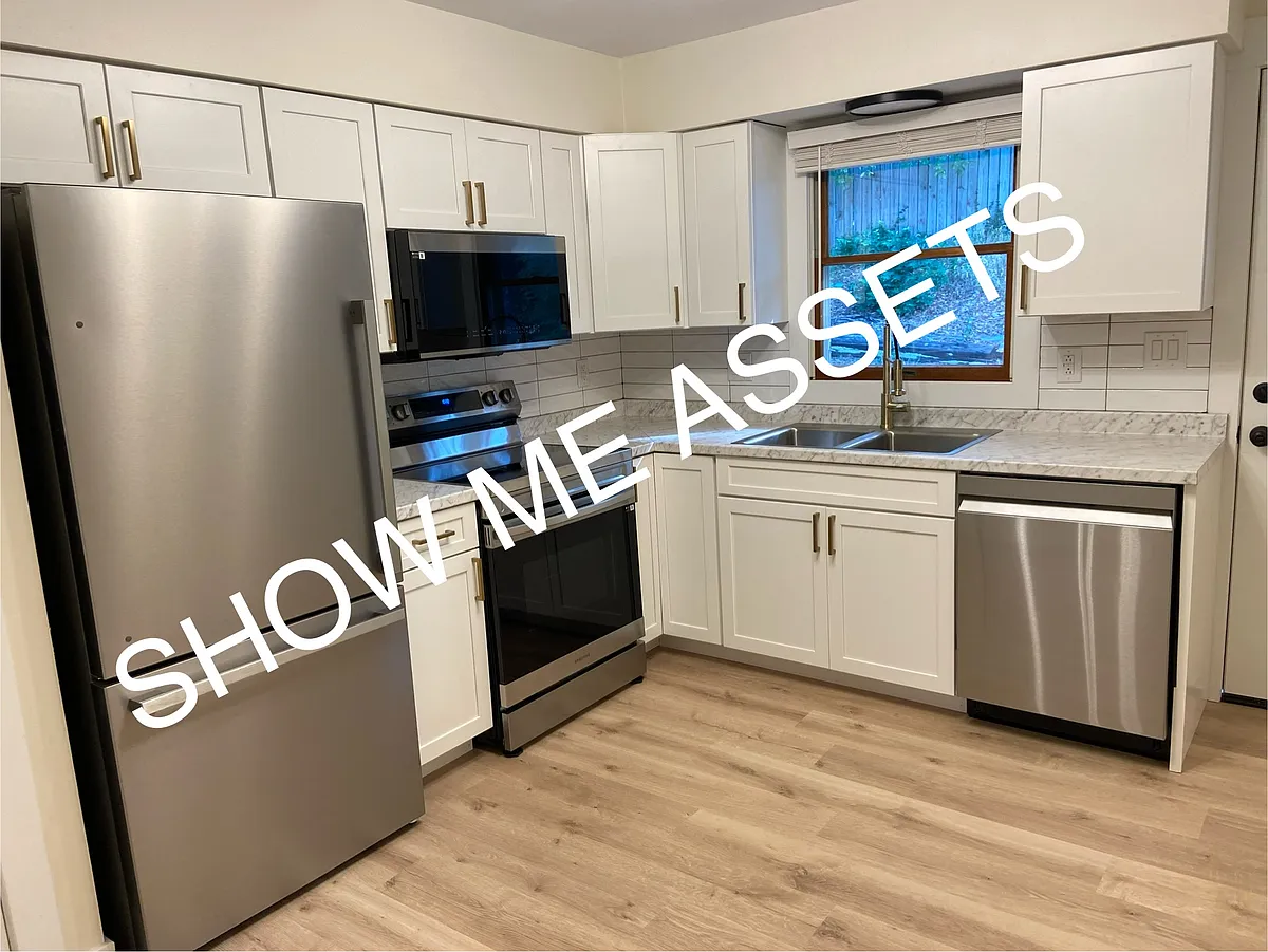 Kitchen - 1003 Northeast Dr #4