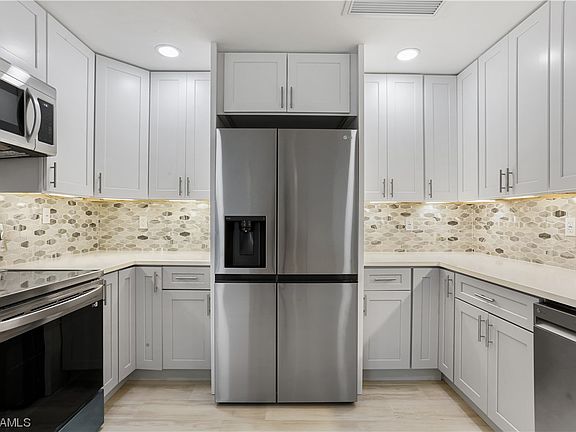 4th image of 6301 Royal Woods Dr