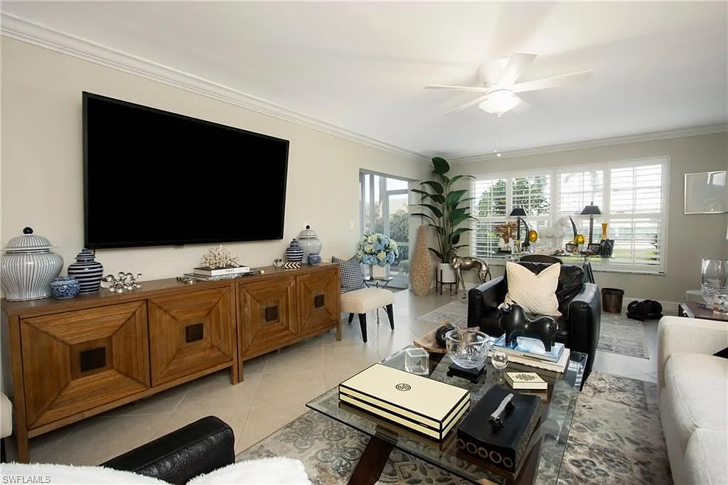 2 bed, 2.0 bath, 1600 sqft, $9,000 — Photo 2