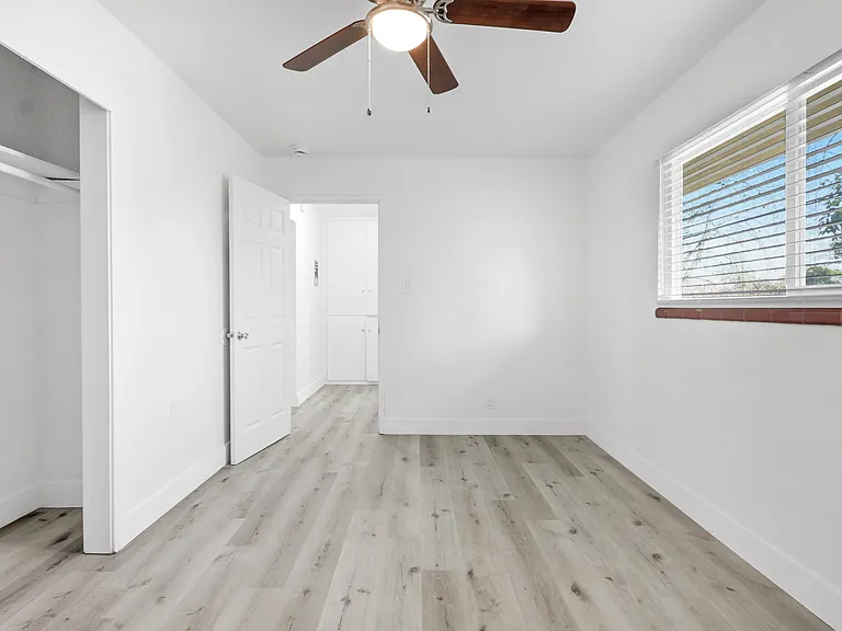 Shelfield Apartments — Photo 13