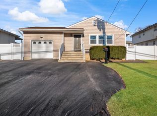 253 Haypath Rd, Old Bethpage, NY 11804