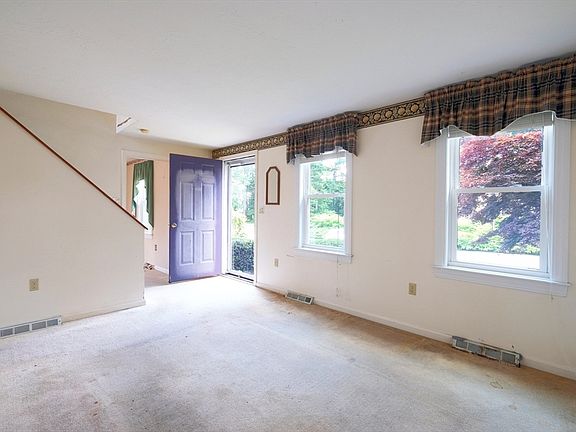 2nd image of 7 Holly St