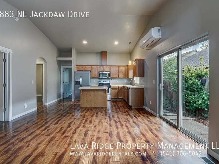 2883 NE Jackdaw Dr — Photo 3