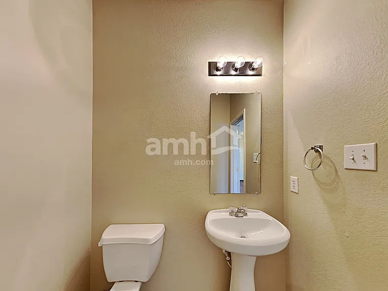 1100 Oakbrook St — Photo 10