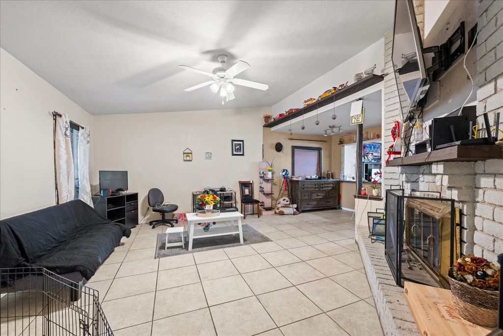 11623 Lochlynn Cir, Dallas, TX - View 3