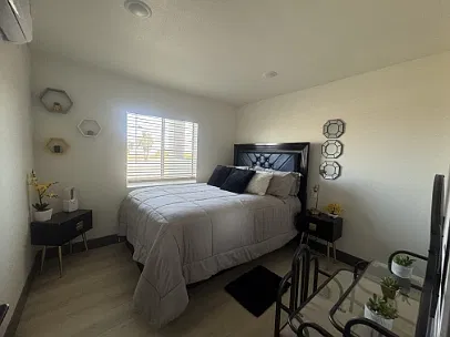 2 bed, 700 sqft, $1,600 — Photo 1