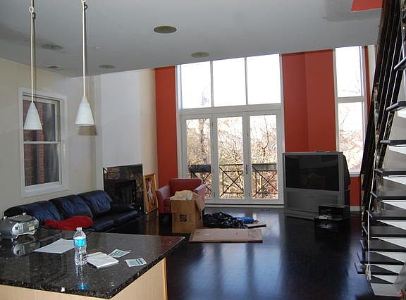 2nd image of 867 N Hermitage Ave #3
