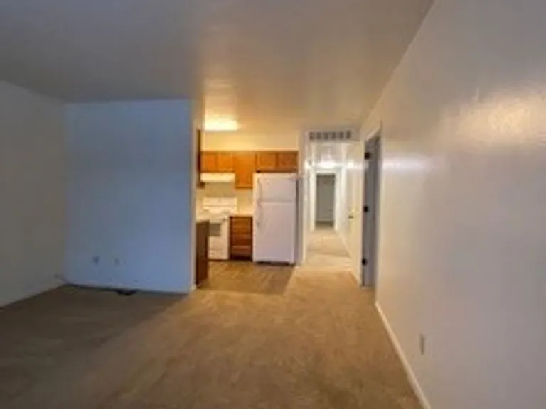 124 S Silverwood Ln — Photo 3