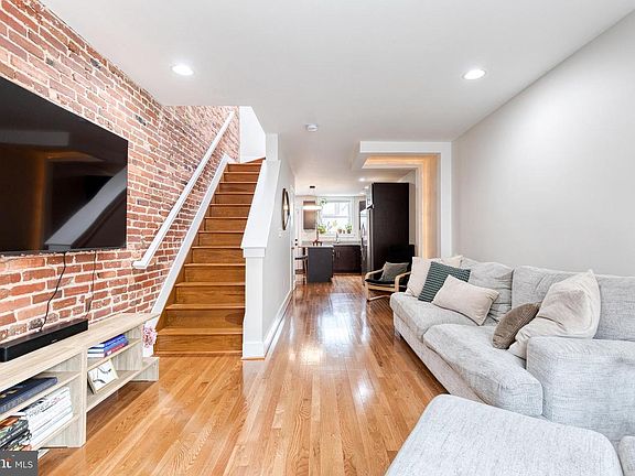 3rd image of 36 N Decker Ave