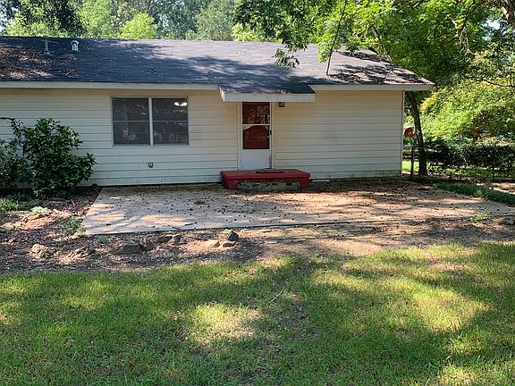  Back Outdoor Living Space
