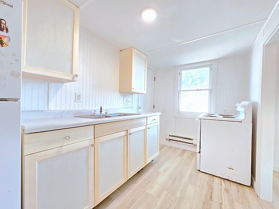 2nd image of 420 Middlebury St Unit 3