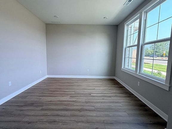 5th image of 406 Elite St #406
