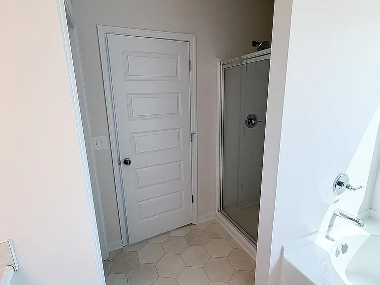 1013 Stiles Ct — Photo 8