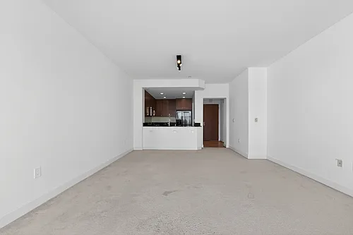 585 9th St Photo 1
