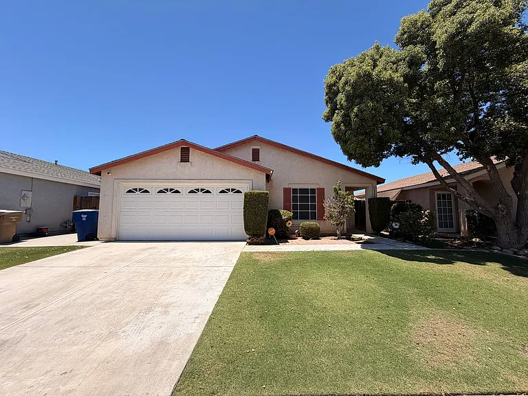 4315 Range Dr — Photo 1